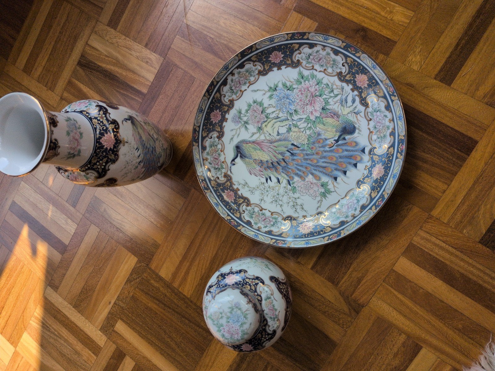 Prachtige Chinese porseleinen set: vaas, pot en bord, Ophalen