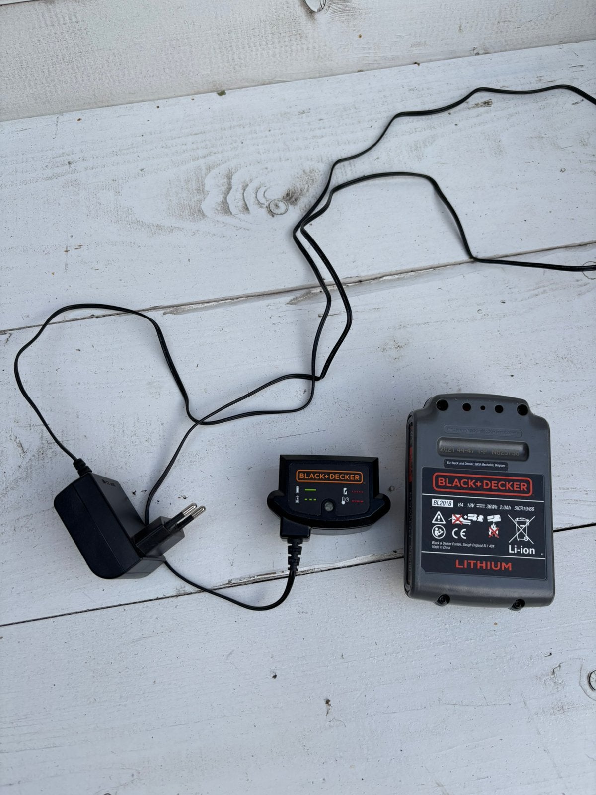 Black & Decker 18V accu met oplader, Ophalen of Verzenden, Zo goed als nieuw