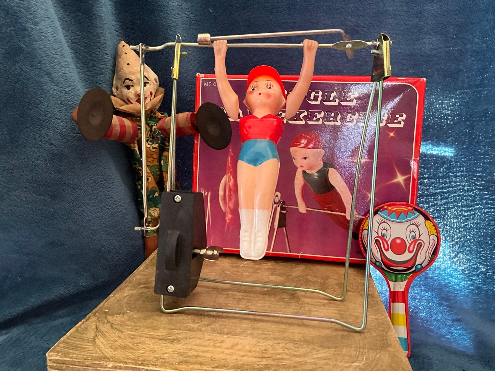 Antiek popje van celluloid met mechanisme in doos, Ophalen of Verzenden