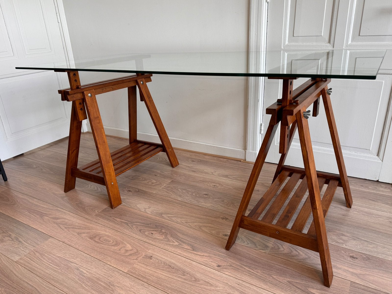 Glazen tafel met houten schragen, Huis en Inrichting, Ophalen, Gebruikt, 50 tot 100 cm, Glas