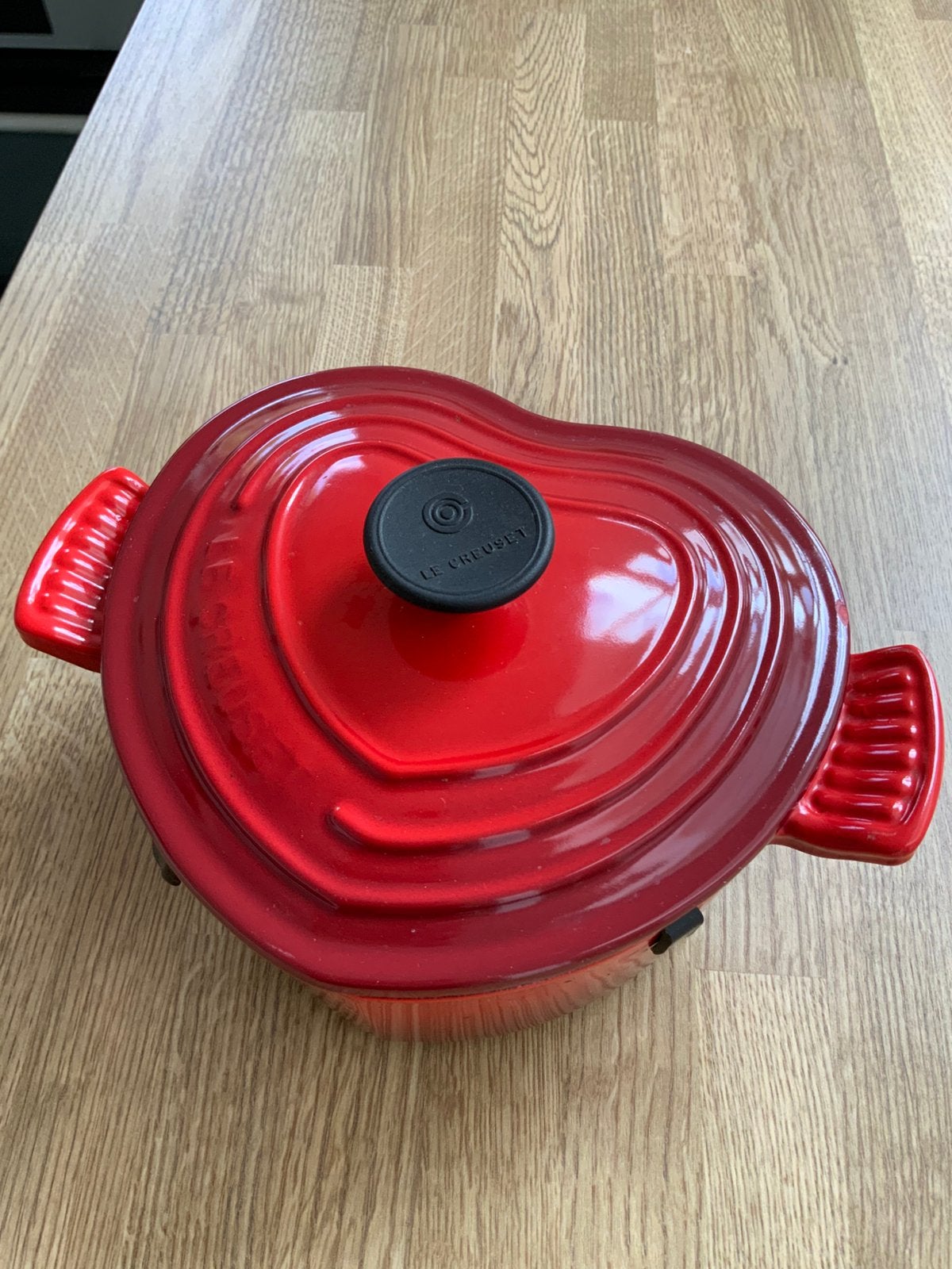 Le Creuset rode hartvormige braadpan - gietijzer, Huis en Inrichting, Keuken | Potten en Pannen, Ophalen, Zo goed als nieuw, Gietijzer