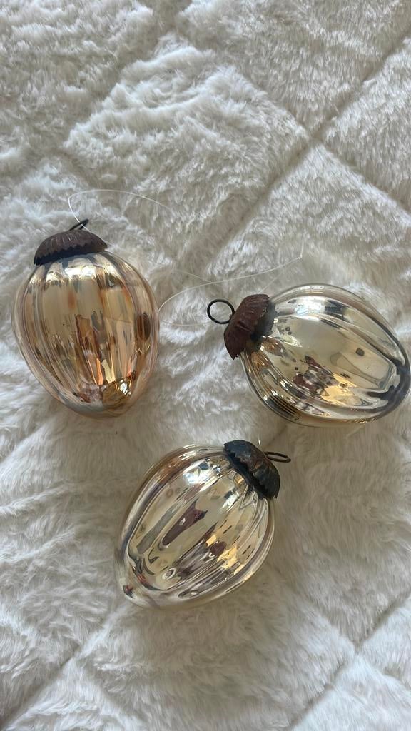 Drie glazen bollen,, Ophalen