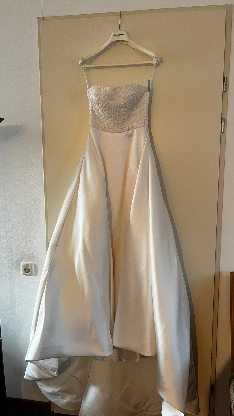 Pronovias trouwjurk - maat 38 - nooit gedragen, Ophalen, Zo goed als nieuw, Wit, Trouwjurk