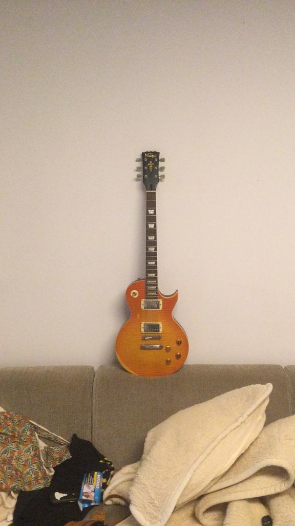 Vintage V100 Relssued Electric Guitar - Lemon Drop, Muziek en Instrumenten, Ophalen, Zo goed als nieuw, Solid body, Overige merken