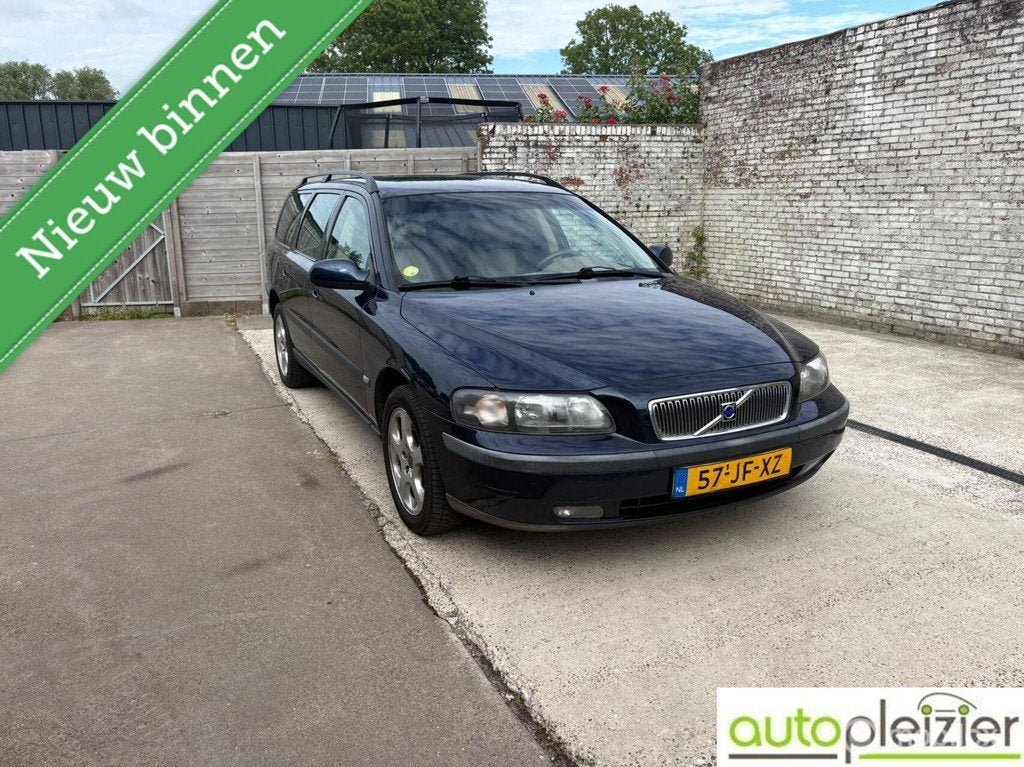 Volvo V70 2.4 Comfort Line, airco, trekhaak automaat, Auto's, Blauw, 170 pk, 93 €/maand, Euro 4