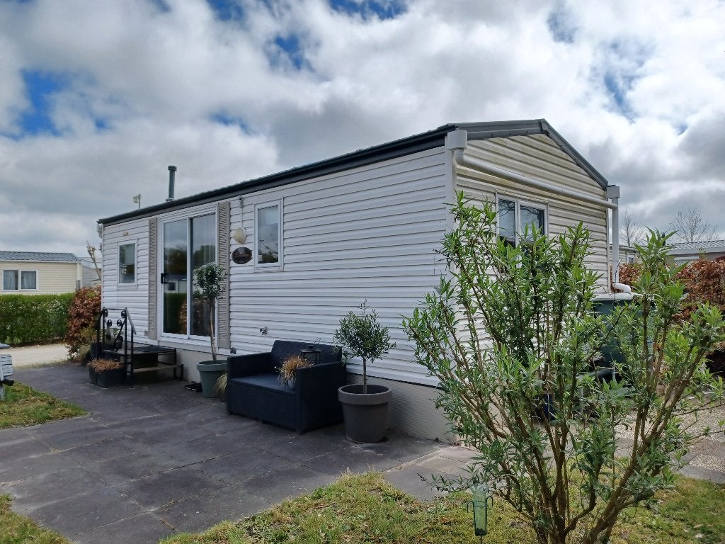 Mooi 6-persoons chalet met staanplaats in Overijssel, Caravans en Kamperen, Stacaravans, Tot en met 6