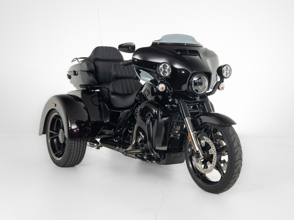 Harley-Davidson FLHTCUTGSE CVO Tri Glide Custom Colour, Motoren, Bedrijf, Overig, 1923 cc, Laan van Vredenoord 33
2289 DA  Rijswijk ZH, NL