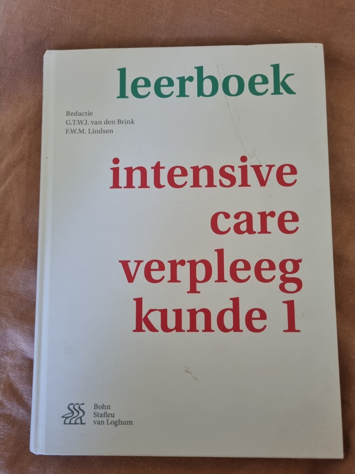 Leerboek Intensive care verpleegkunde 1, Ophalen of Verzenden, Zo goed als nieuw, Van den brink