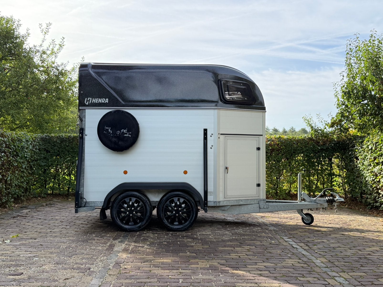 Prachtig mooie 1.5 paards henra vol aluminium met Zadelkamer, Dieren en Toebehoren, Paarden en Pony's | Trailers en Aanhangwagens