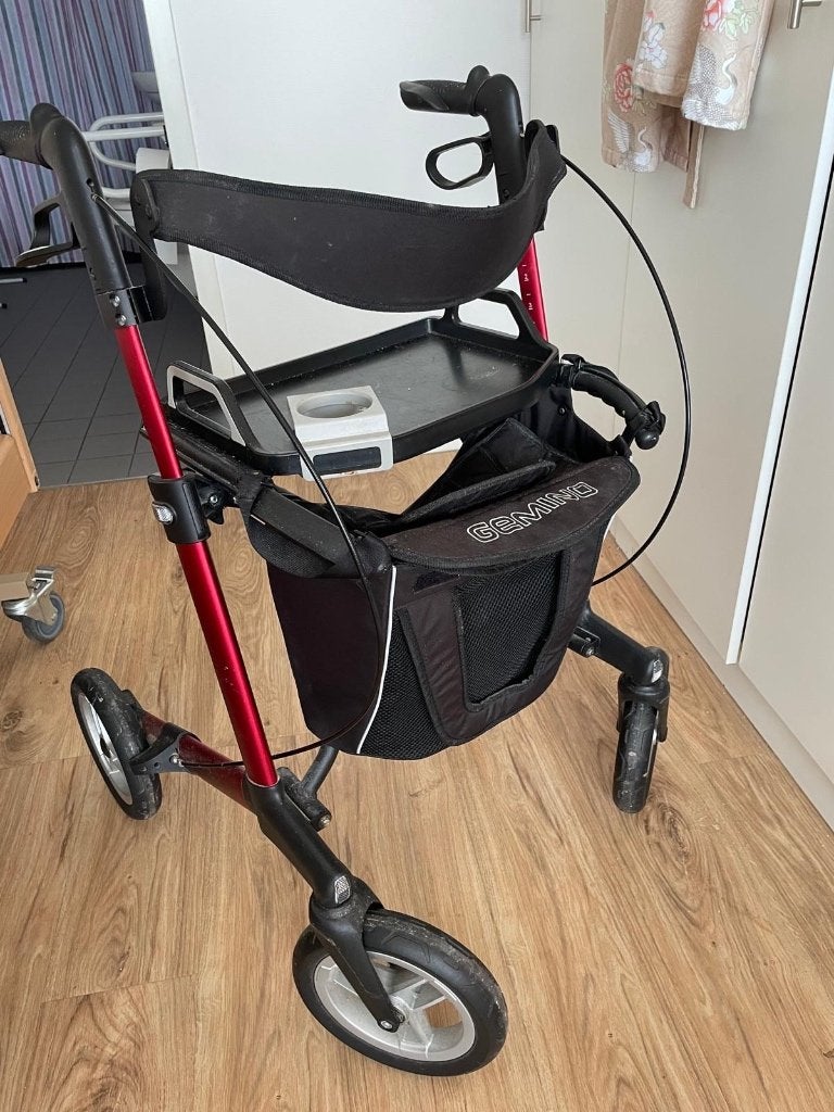 Rollator Gemino 30 met tas en dienblad, Ophalen, Opvouwbaar, Zo goed als nieuw