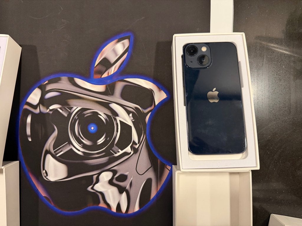 Foto 4 van A2399,  iPhone 12 mini's, 64/128GB wit/Midnight