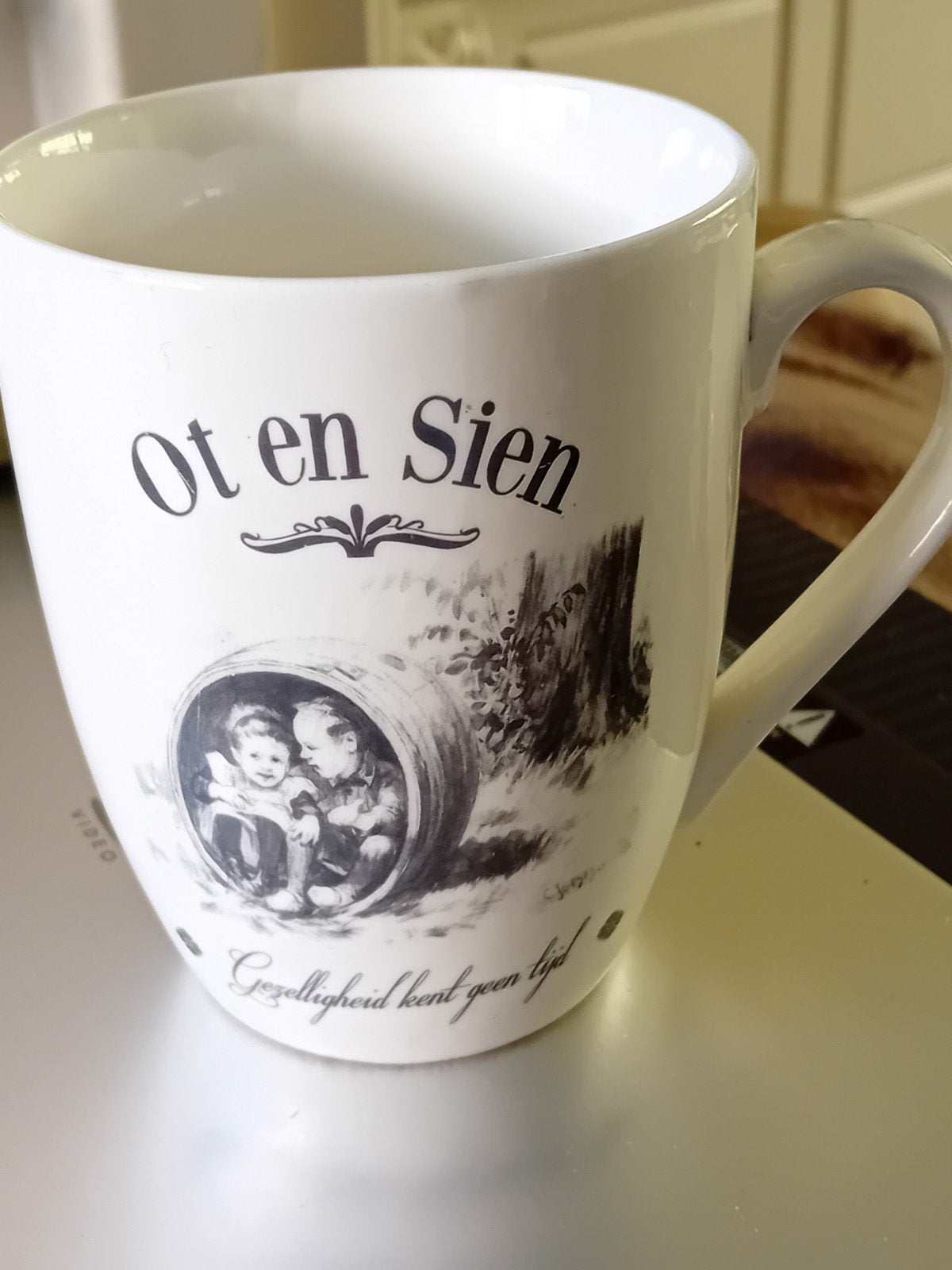 Mooie Ot en Sien beker, Huis en Inrichting, Keuken | Servies, Gebruikt, Overige merken, Vintage, Mok