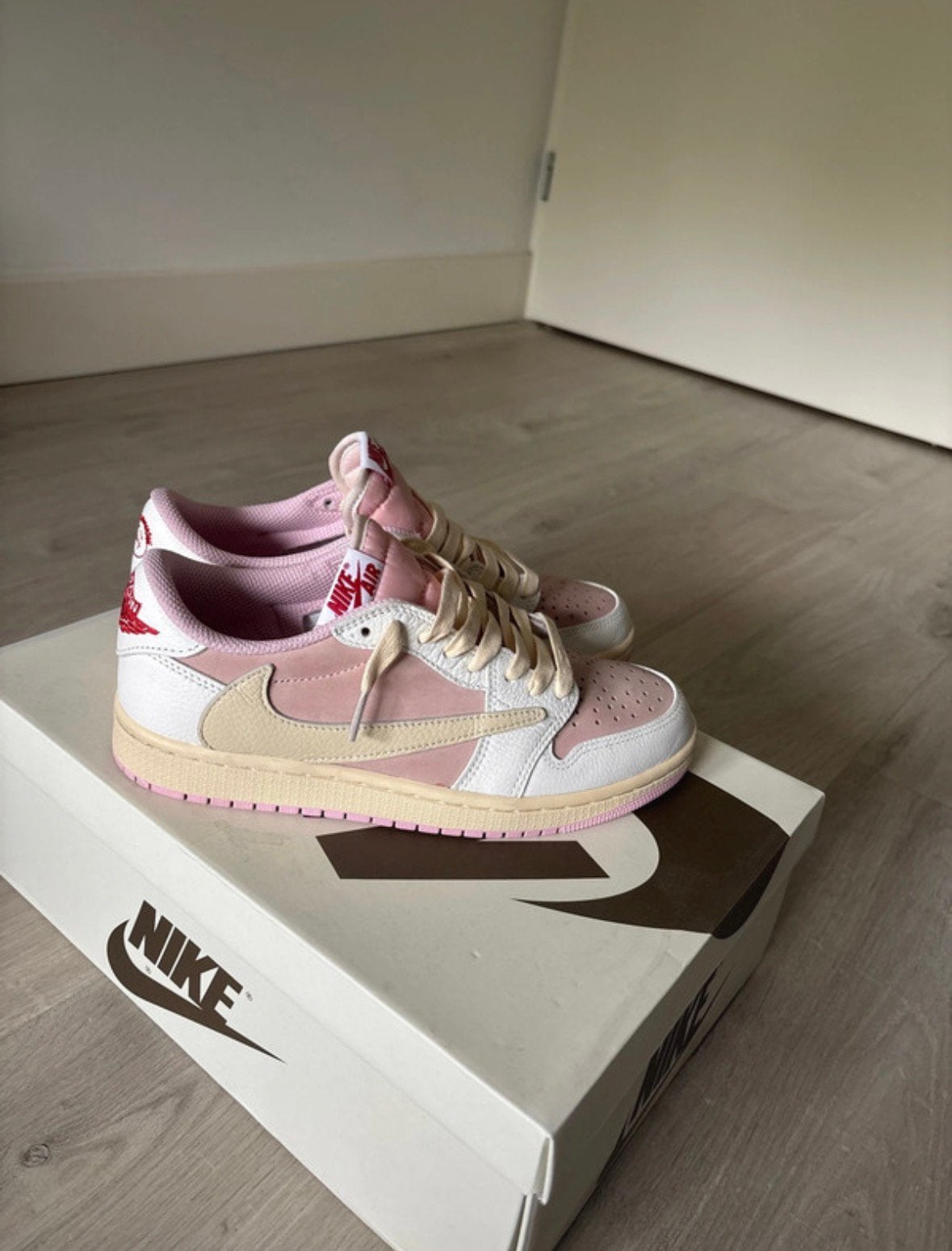 Travis scott pink, Verzenden, Zo goed als nieuw, Roze, Sneakers of Gympen