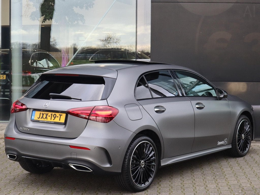 Mercedes-Benz A-klasse 250 e Star Edition AMG Line Plus, Auto's, Mercedes-Benz, 4 cilinders, 16 kWh, Bedrijf, Hybride Elektrisch/Benzine