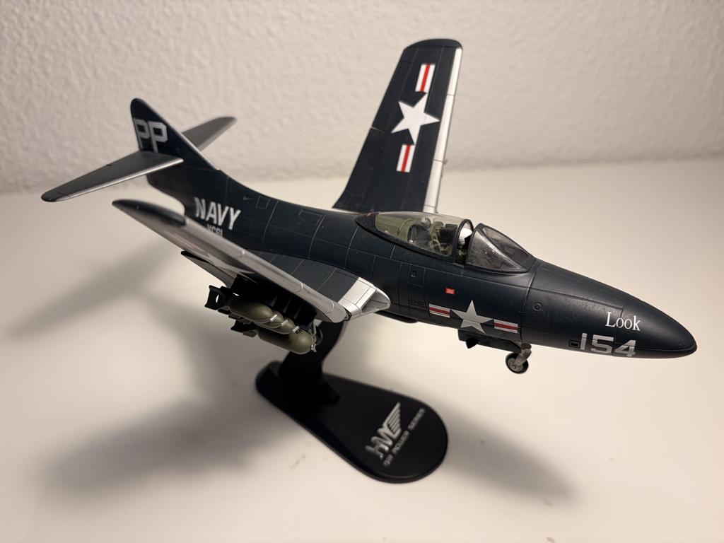 Hobby Master 1:48 Grumman F9F-2P Panther "Look", Ophalen of Verzenden, Gebruikt, Schaalmodel
