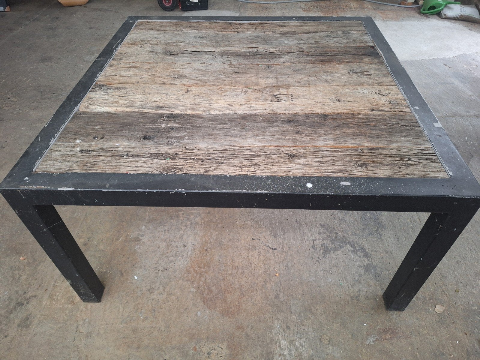 Robuuste tafel met stalen poten - 150x150x80 cm, Huis en Inrichting, Tafels | Eettafels, Ophalen, Gebruikt, 100 tot 150 cm, Vierkant