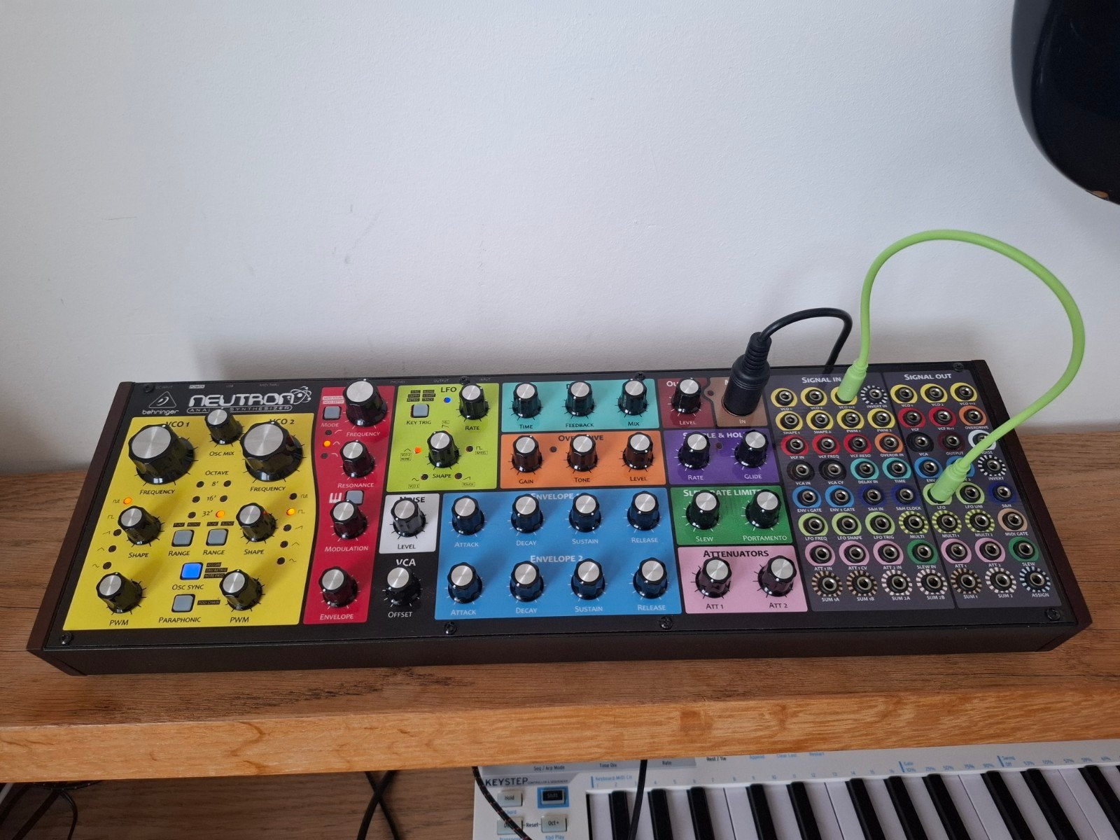 Behringer Neutron analoge semi-modulaire synthesizer, Muziek en Instrumenten, Overige merken, Zo goed als nieuw, Met midi-aansluiting
