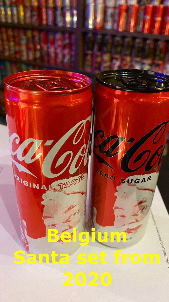 BELGIUM Coca-Cola Santa set 2021 met rode en zwarte deksel, Verzenden, Nieuw, Gebruiksvoorwerp