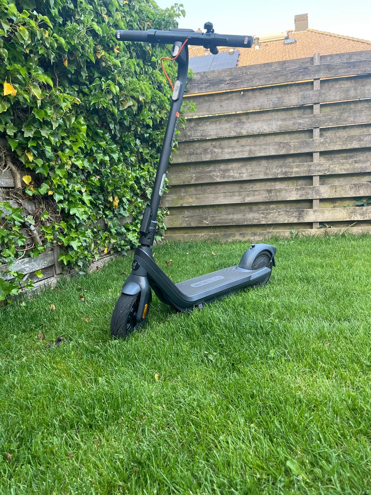 Segway-Ninebot E2 Pro elektrische step met oplader, Ophalen, Zo goed als nieuw, Elektrische step (E-scooter)