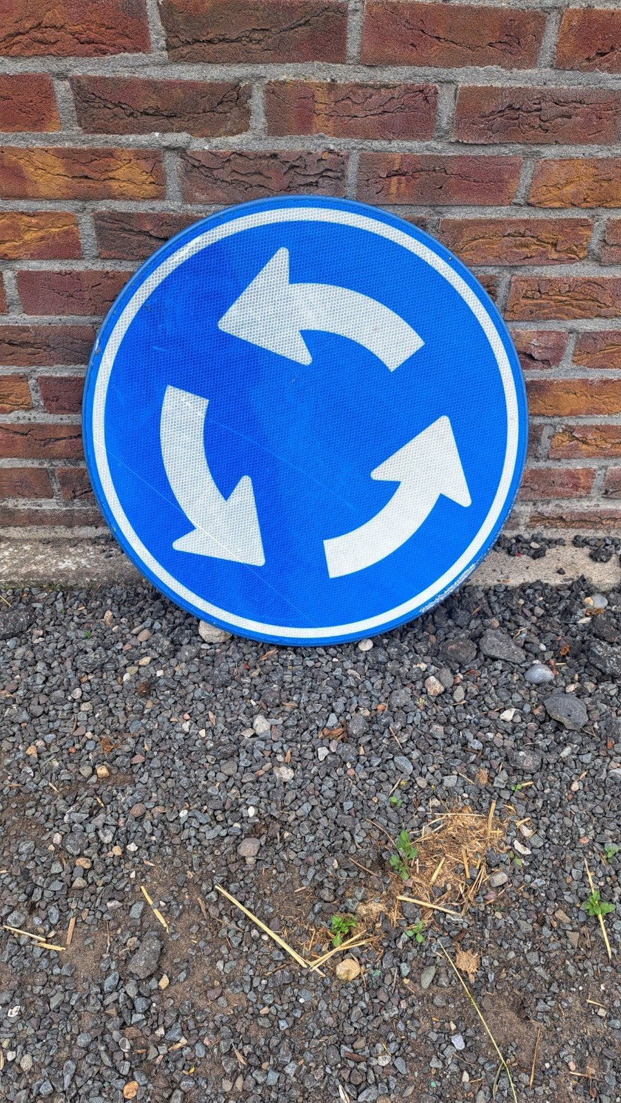 Metalen verkeersbord rotonde., Ophalen, Zo goed als nieuw, IJzer