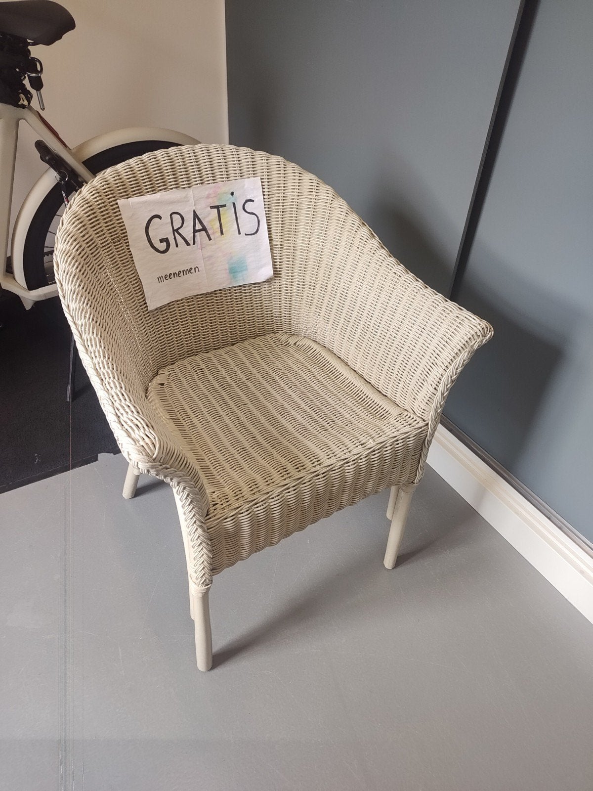 Gratis rieten stoel - direct af te halen!, Gebruikt, Wit, Riet of Rotan, Ophalen of Verzenden