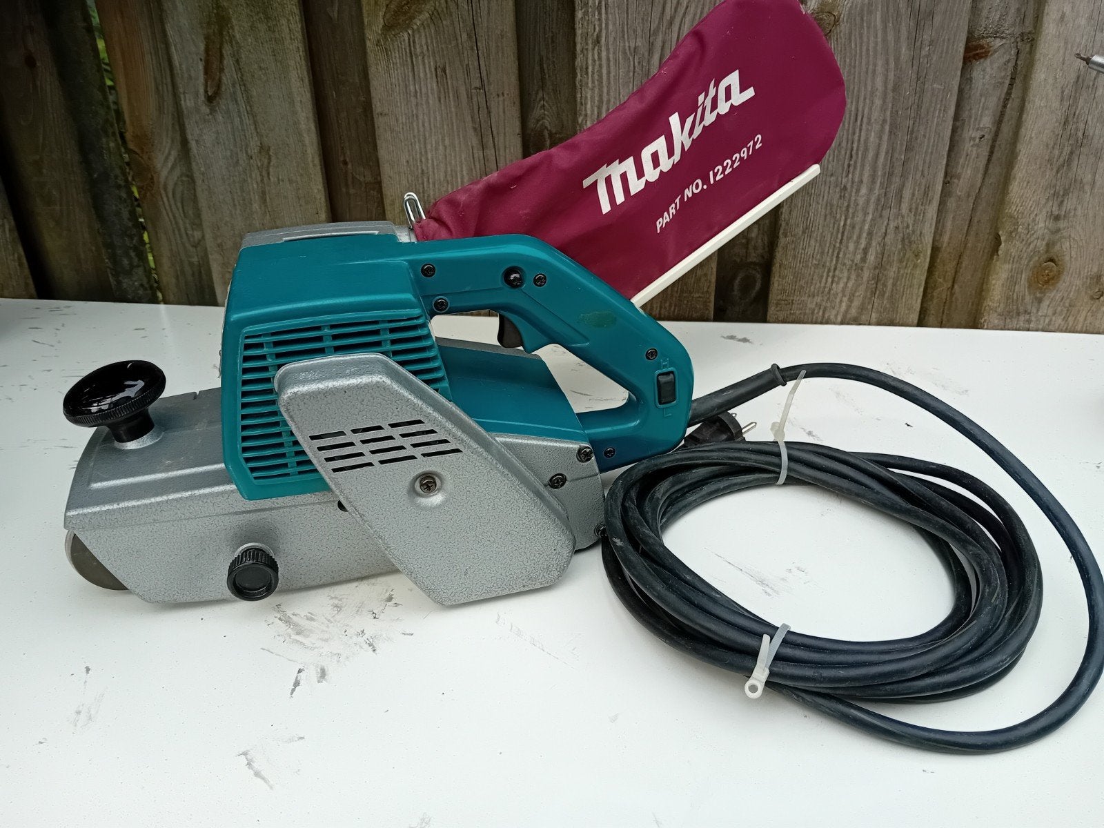te koop Makita bandschuurmachine 9402, Doe-het-zelf en Verbouw, Ophalen of Verzenden, Zo goed als nieuw, 1200 watt of meer, Bandschuurmachine