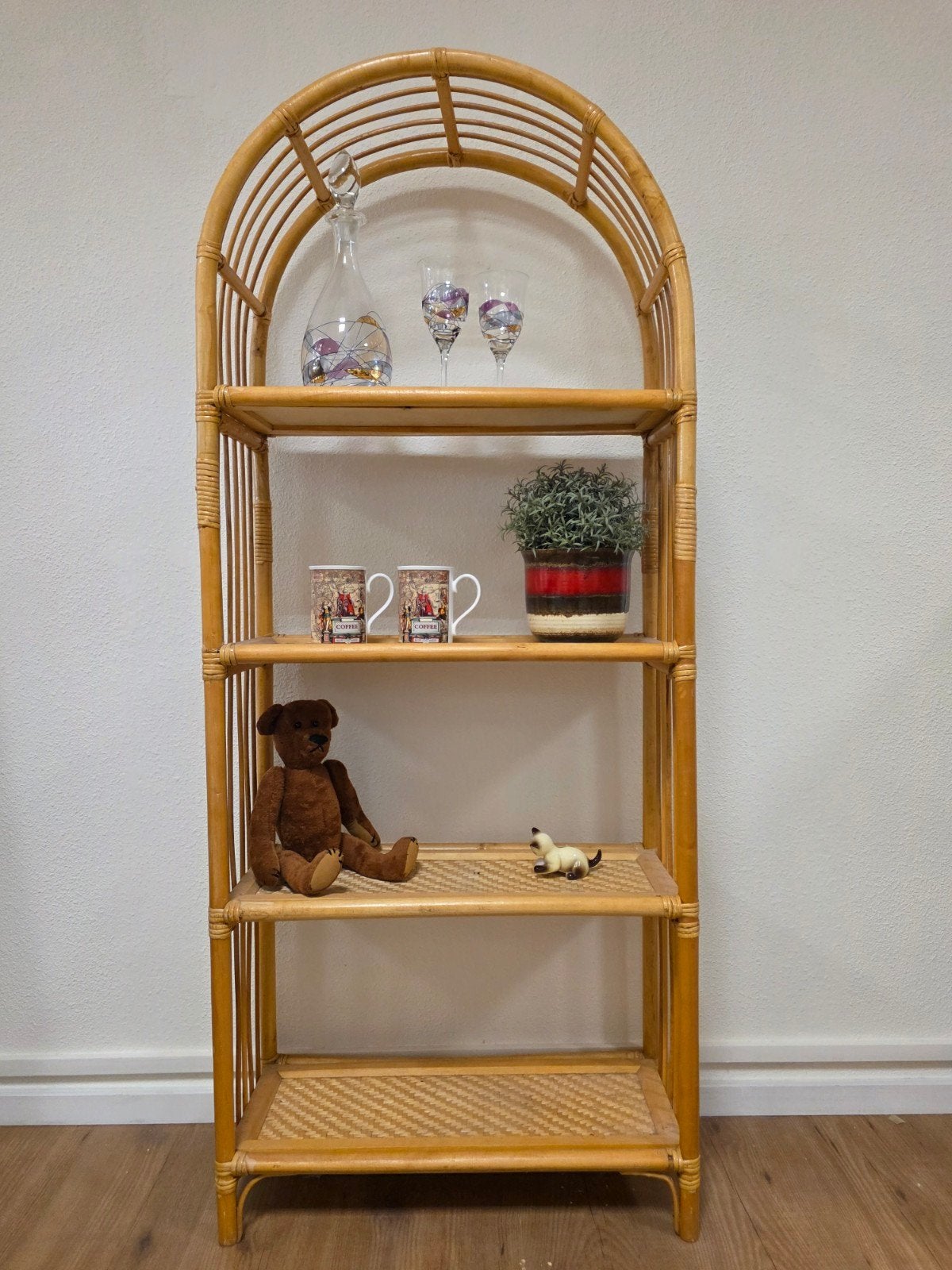 Vintage rotan boogkast boekenkast 4 legplanken boho kast, Ophalen, Met plank(en), Gebruikt, 100 tot 150 cm