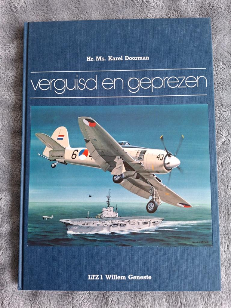 Hr Ms Karel Doorman Vergruisd en geprezen Willem Geneste, Verzamelen, Ophalen of Verzenden, Zo goed als nieuw, Boek of Tijdschrift