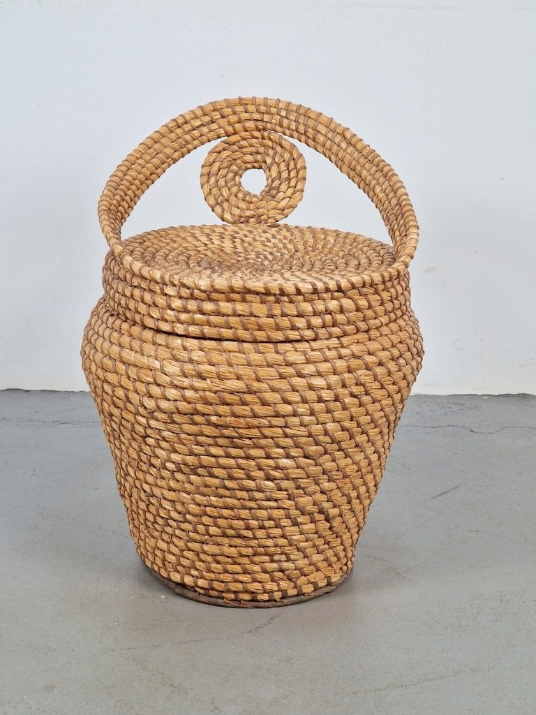 Vintage Kruk of Opbergmand geweven Roggestro ’60 riet mand, Gebruikt, Met deksel, Mand, Rond