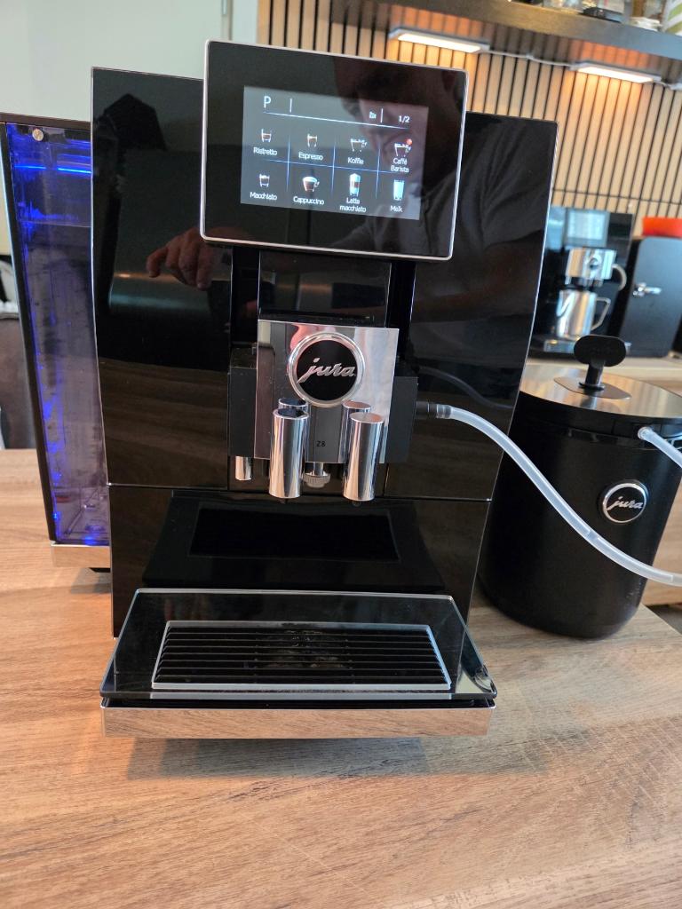 Jura Z8 M Black |2020| Incl. Cool Control 1L & Bluethooth, Witgoed en Apparatuur, Koffiezetapparaten, Jura, 10 kopjes of meer