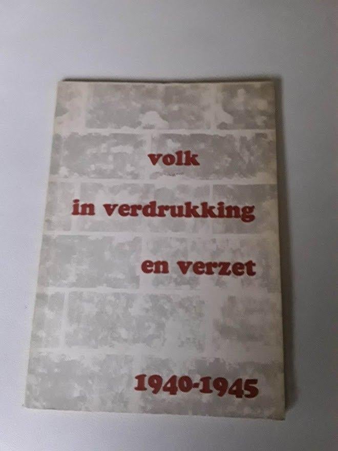 Volk in verdrukking, Ophalen of Verzenden, Zo goed als nieuw