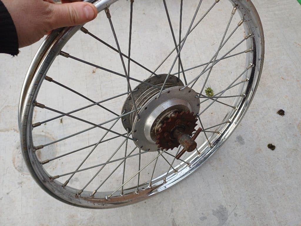 achter wiel gebruikt met leleu remanker plaat, Fietsen en Brommers, Brommeronderdelen | Oldtimers, Ophalen, Overige typen, Overige merken