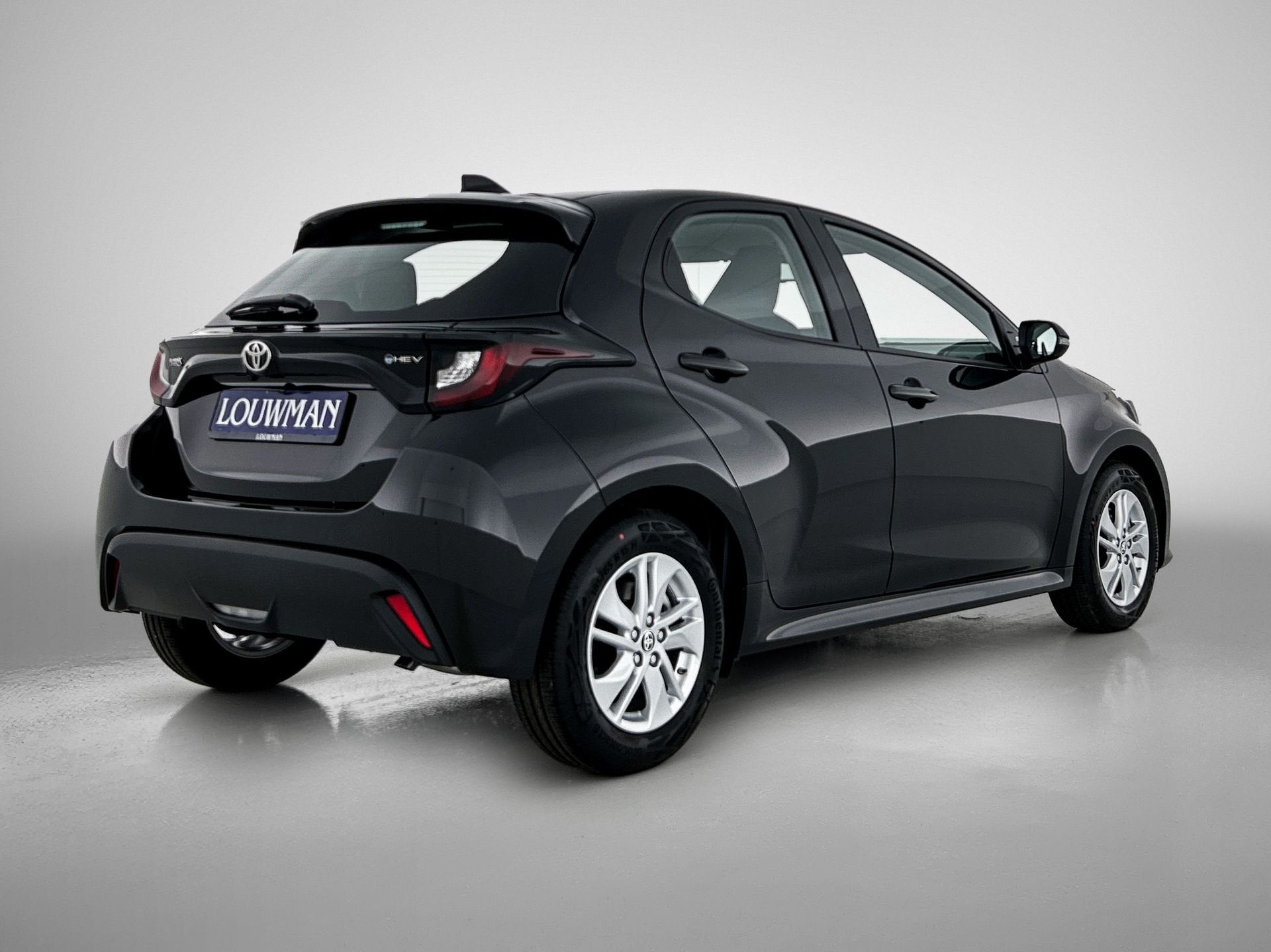 Toyota Yaris 1.5 Hybrid 115 Active (bj 2025, automaat), 12 maanden, Euro 6, Zwart, Bedrijf