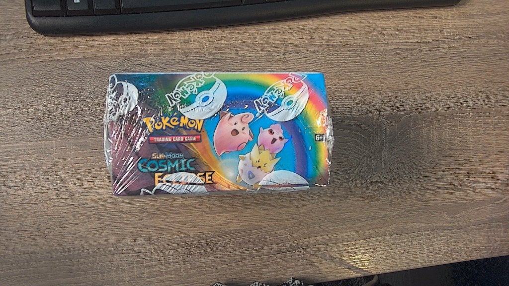 pokemon Cosmic Eclipse Boosterbox in seal, Ophalen, Nieuw, Boosterbox, Foil
