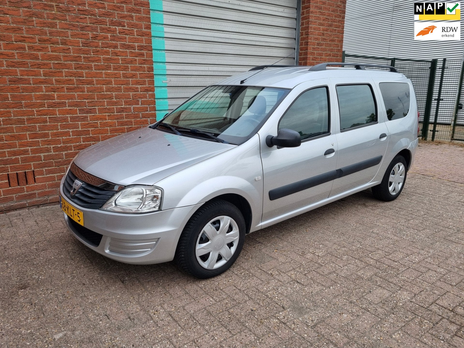 Dacia Logan MCV 1.6 Ambiance Airco! Bj:2010 NAP!, Auto's, Gebruikt, 4 cilinders, 620 kg, 49 €/maand