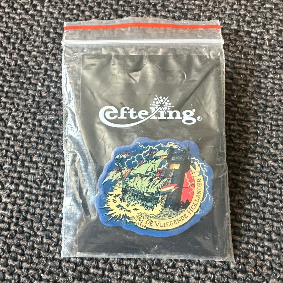 Efteling pin de Vliegende Hollander op kaartje, Verzamelen, Efteling, Ophalen of Verzenden, Zo goed als nieuw, Button of Speldje