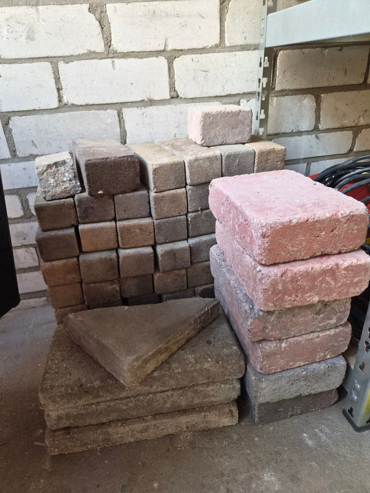Gratis diverse stenen en klinkers, Ophalen, Gebruikt, Beton, Overige typen