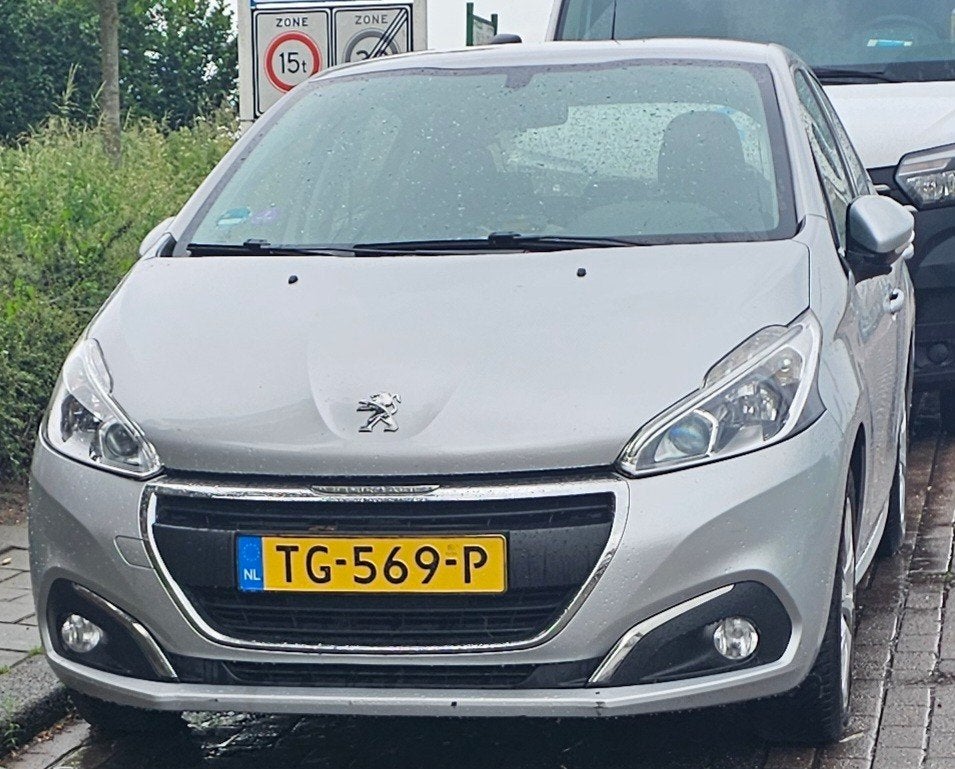 Peugeot 208 1.2 VTI 60KW/82PK 5-D 2018 Grijs, Voorwielaandrijving, Stof, 1199 cc, 23 km/l