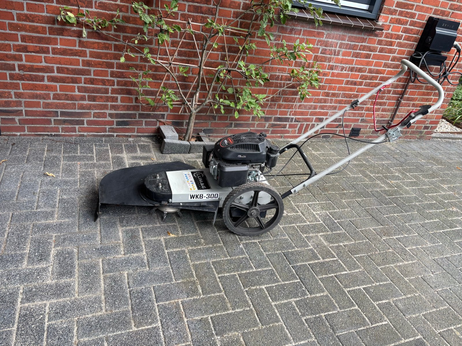 Onkruidborstel te huur., Tuin en Terras, Ophalen of Verzenden, Gebruikt, 30 tot 50 cm, Benzine
