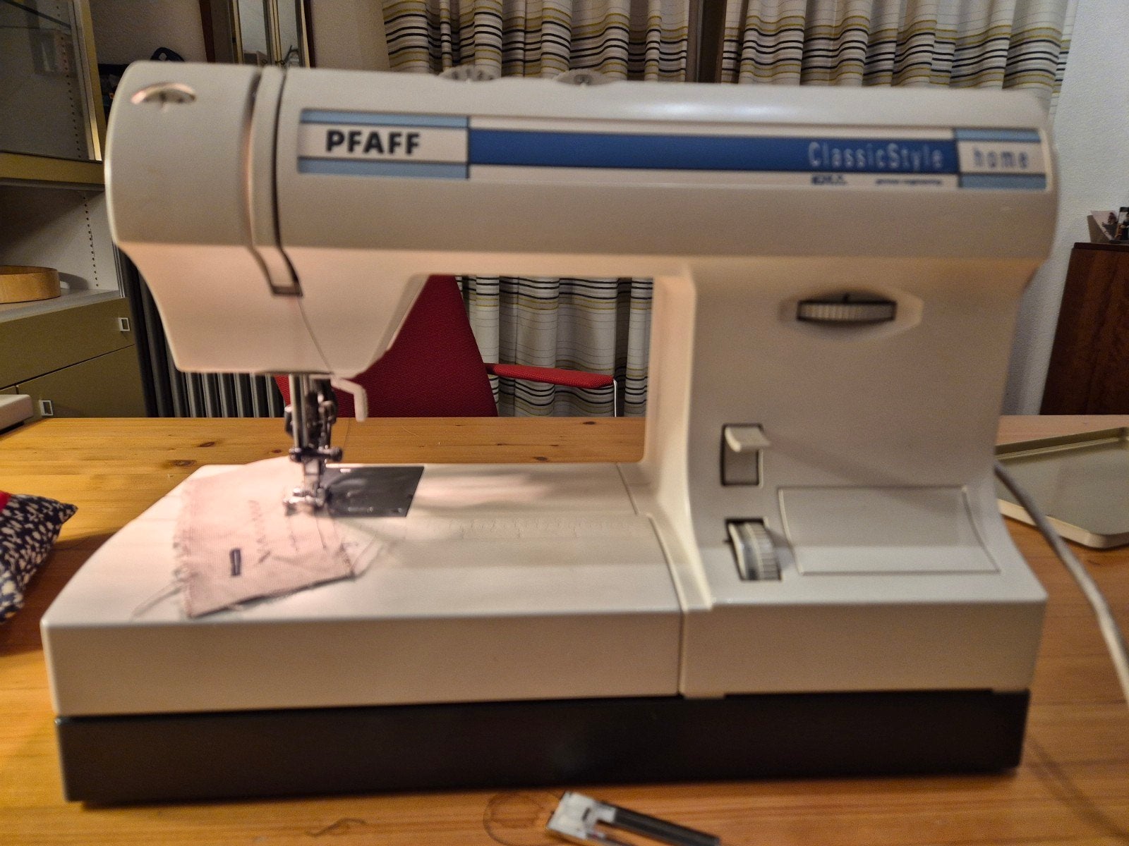 Pfaff ClassicStyle Home 1529 Naaimachine met accessoires, Ophalen, Zo goed als nieuw, Naaimachine, Pfaff