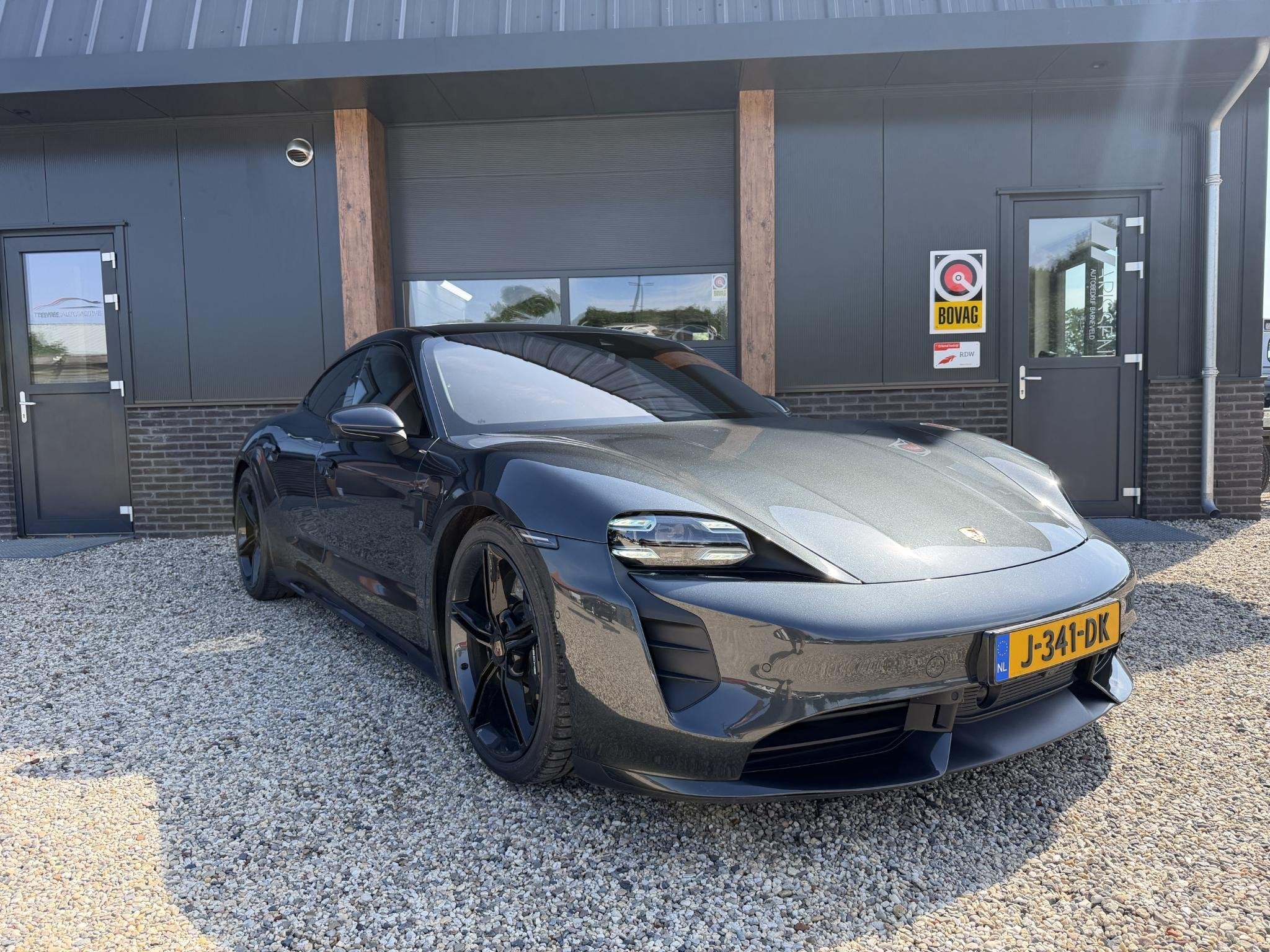 Porsche Taycan Turbo 93 kWh Dealer onderhouden 625PK 95% SOH, Auto's, Porsche, Dealer onderhouden, Zwart, 93 kWh, Vierwielaandrijving