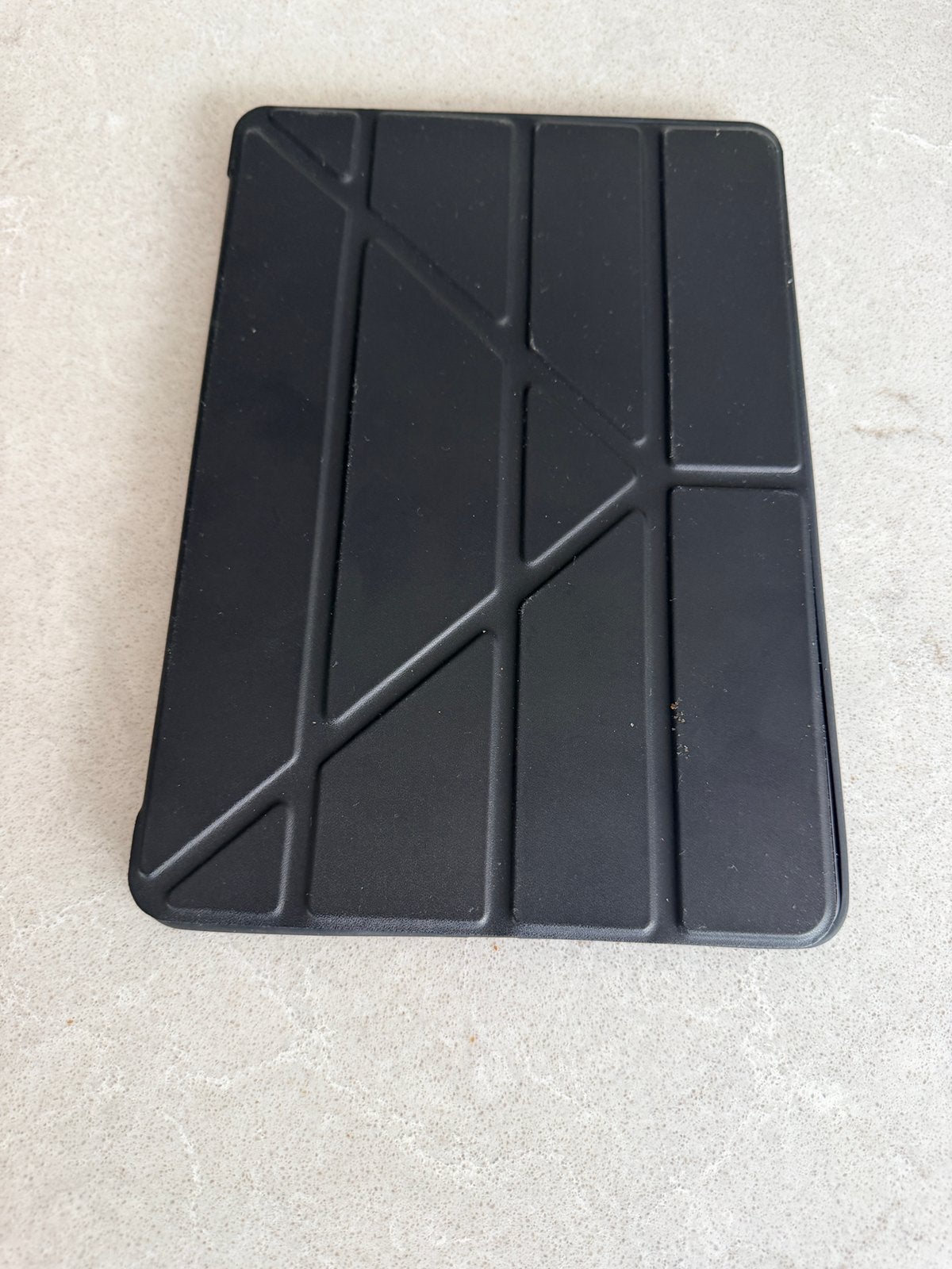Foto 3 van Defecte ipad 7. 128gb Incl beschermhoezen