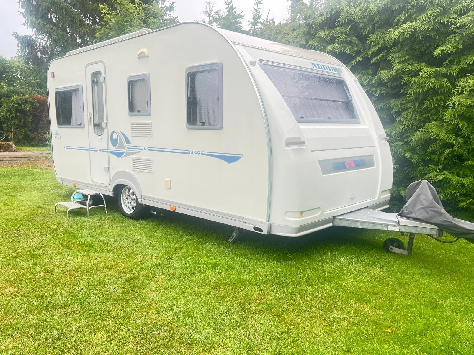 Adria  Adiva 462 pd voortent Isabella Carbon nieuwstaat, Caravans en Kamperen, Caravans, Vast bed, Schokbreker, Rondzit, Particulier