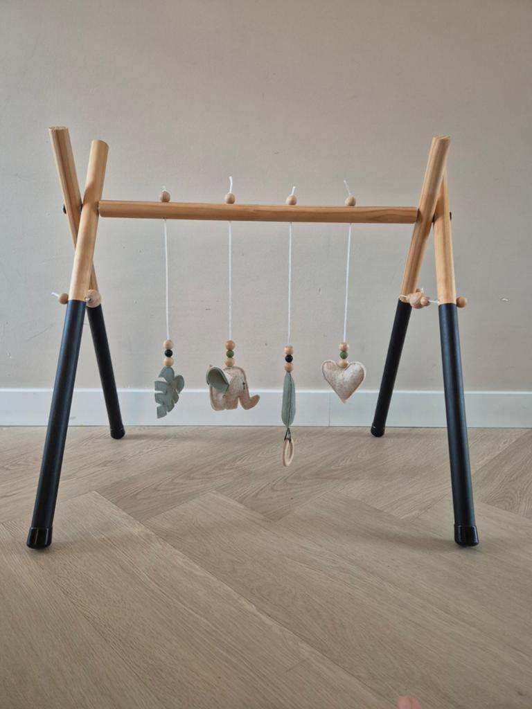 Houten babygym met vilten hangers, Ophalen, Zo goed als nieuw, Babygym
