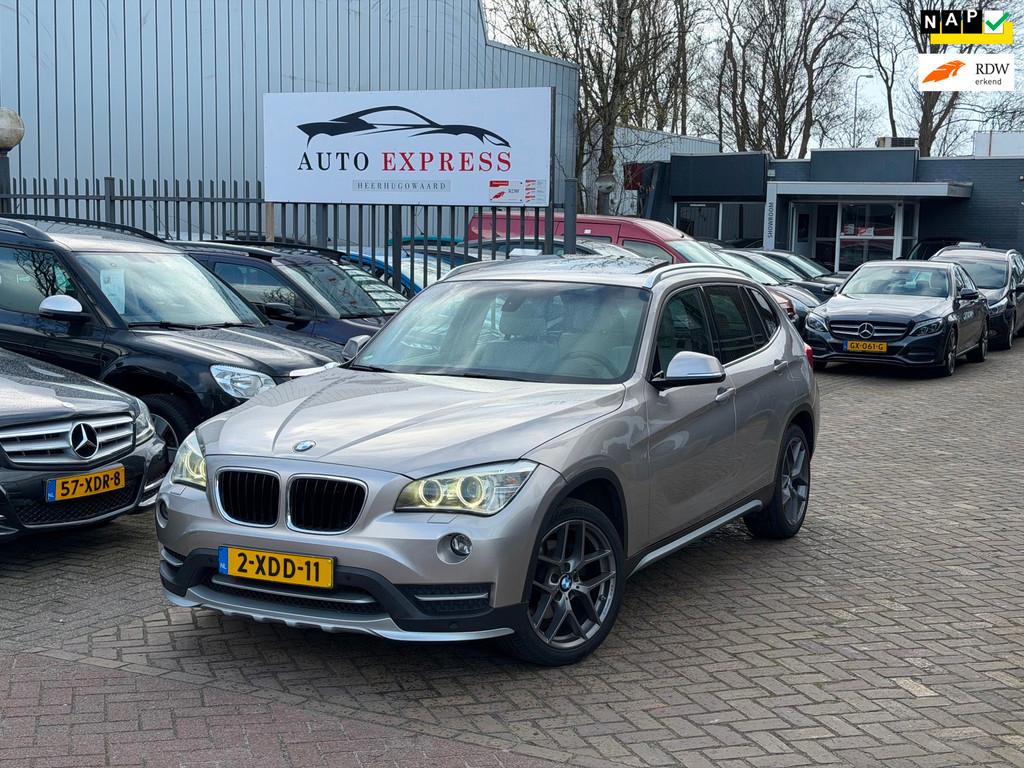 BMW X1 XDrive28i High Executive /M Paket/Pano Dak/Leer/Navi/, Auto's, Gebruikt, Euro 6, 4 cilinders, 2000 kg