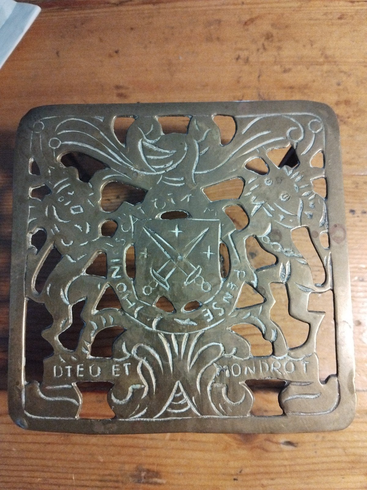 antiek messing trivet, met Brits wapenschild, Ophalen of Verzenden