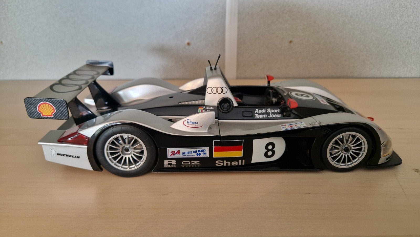 Maisto Audi R8R Le Mans 1999 Schaalmodel 1:18, Ophalen of Verzenden