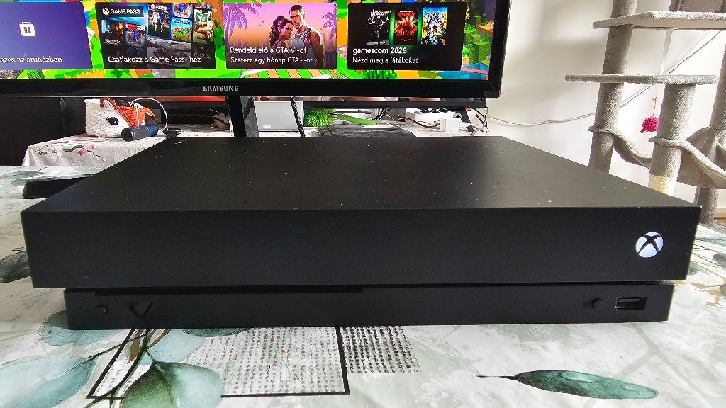 XBOX One X 1TB + Halo 5 Guardians Xbox One Controller, Spelcomputers en Games, Ophalen, Zo goed als nieuw, 1 TB, Met 1 controller