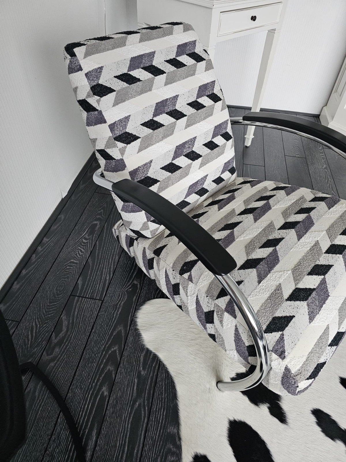 Gelderland fauteuil 'L. Foxal' met chromen frame, Ophalen, Zwart, Zo goed als nieuw, Stof