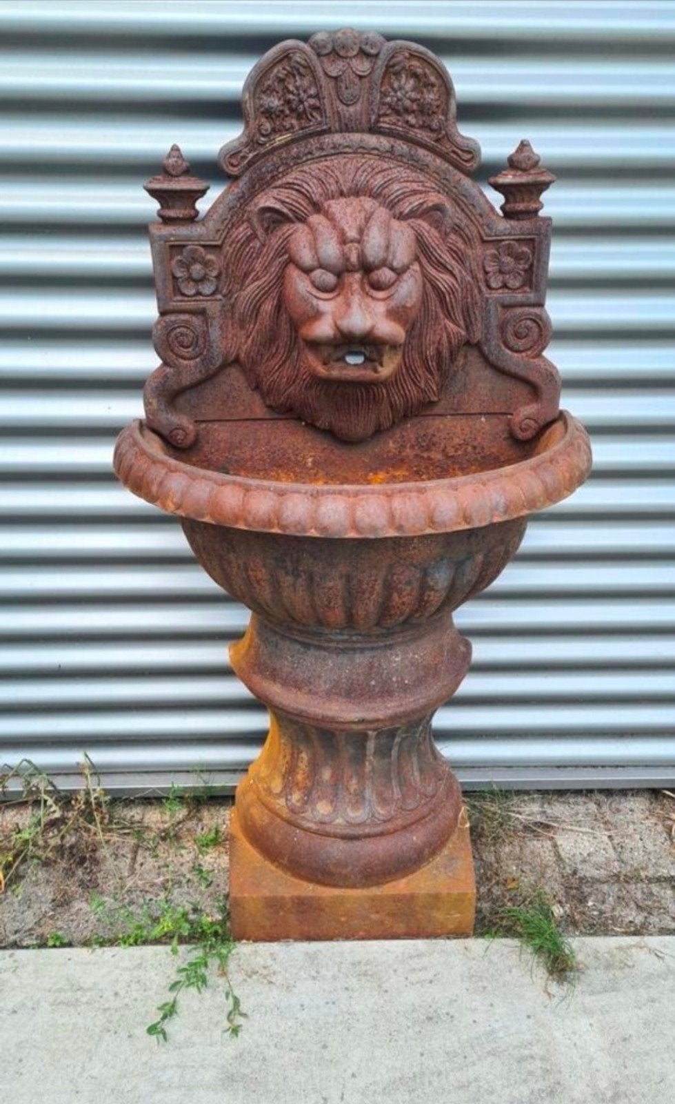 Neoklassieke gietijzeren wandfontein met leeuwenkop, Antiek en Kunst, Ophalen